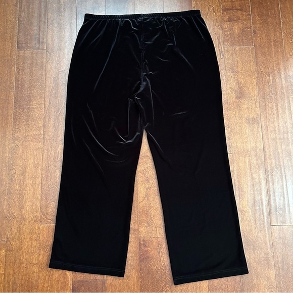 Chico’s Travelers Versatile Black Velvet Pants With Elastic Waistband Size XL/16 - Picture 4 of 8